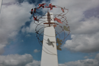 Scheuerpfahlskulptur ...die mit dem Wind tanzen"