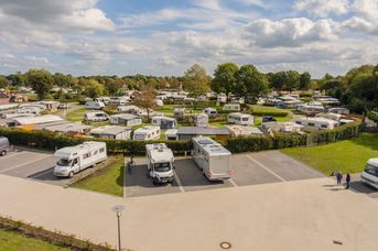 Wohnmobilstellplatz am Hafen des Timmeler Meeres